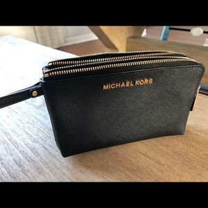 Michael Kors White and Black Wristlet